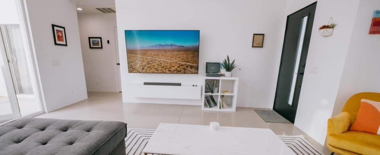 Coyote Tracks - A Modern Desert Experience Villa Joshua Tree Esterno foto